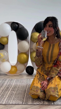 Aaliyah Yasin Menjadi Miang Semasa Menunggu Tetamunya