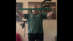 Alex Art: Silny mężczyzna masturbuje się po treningu