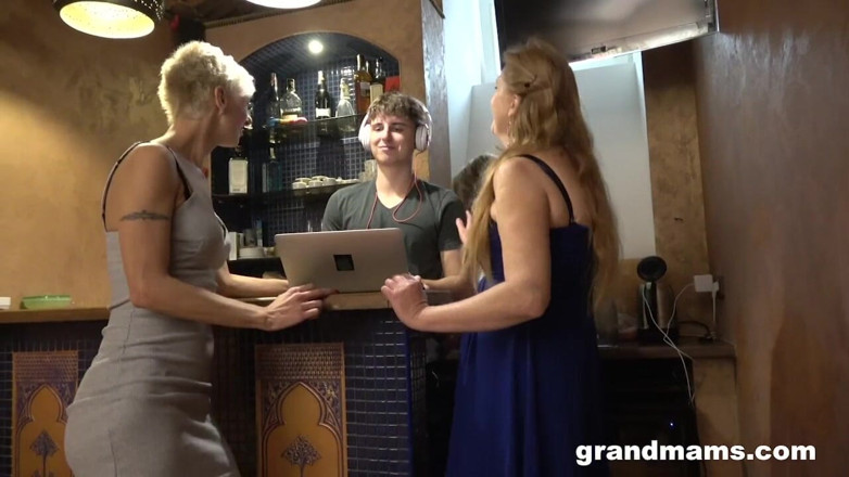 Grandmams: 3 tardone 1 giovane cazzo dalla nonna