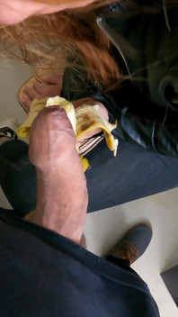 Seděl jsem naproti a sledoval jsem, jak moje žena kouří neznámého muže ve vlaku!