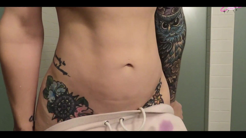 Twerking Elle: Zich aftrekken onder de douche