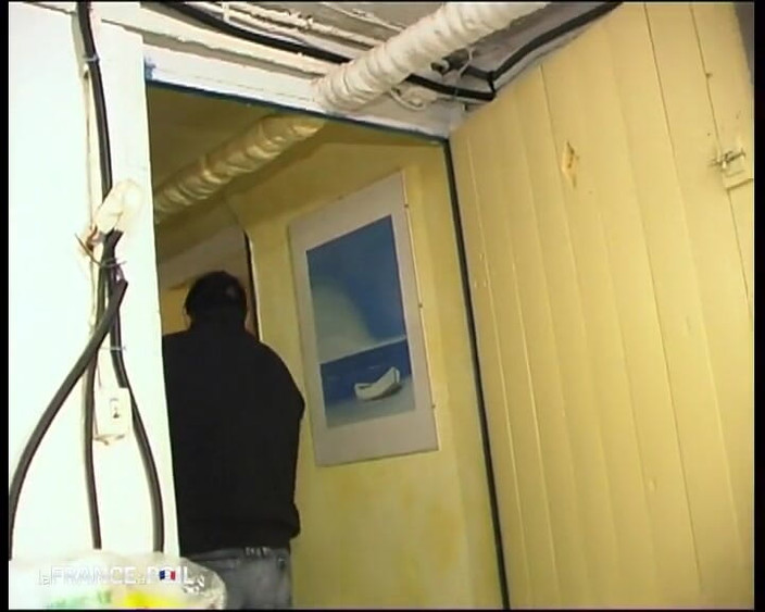 French Family Secrets: Papy Voyeur face o servitoare roșcată tânără în ciorapi cu un...