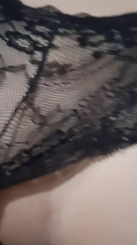 내 이웃의 자지에 내 크림 보지로 사정. 그는 아무도 알아내지 않도록 침묵을 요청합니다 - 회계원 모험