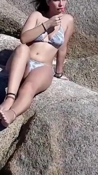 Fodendo a bunda da gostosa na praia