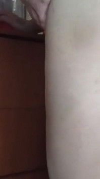 Kut likken, vuistneuken met een naakt sneeuwmeisje in de slaapkamer