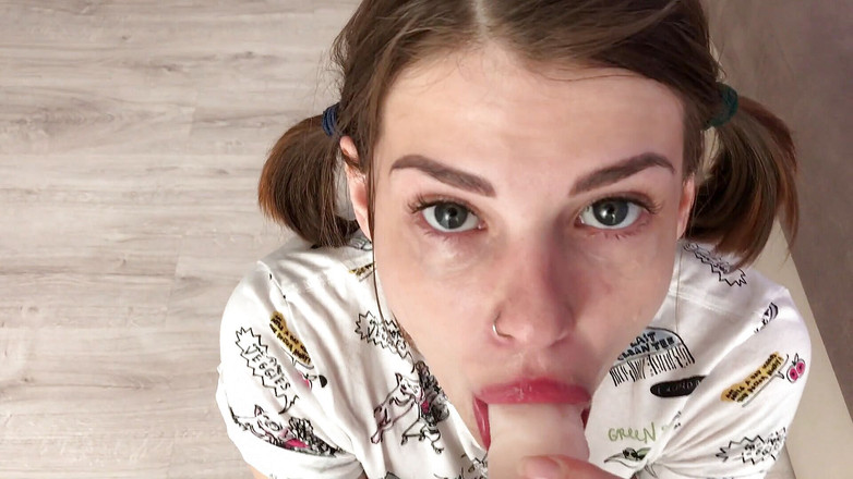 anibutler: Gadis ayah tiri pengen nyepong kontol