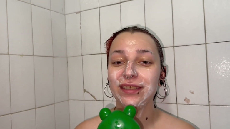 lanalovacutie: Hair-and-body-washing-with-new-staff