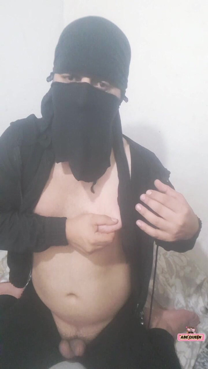 Salma Niqab: Mistress Arab Shemale Salma Ladyboy Play with Bobs Hard