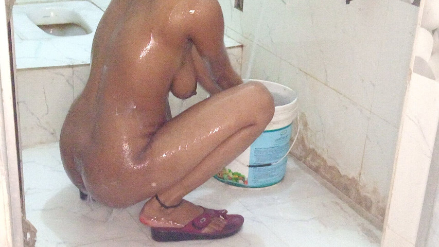 Indian Desi Bhabhi Bathroom Wash Body Hindi Audio (Lankesh)