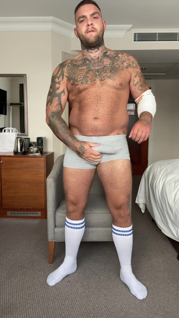 Andyleexxx: Seluar dalam solo dan stoking melancap