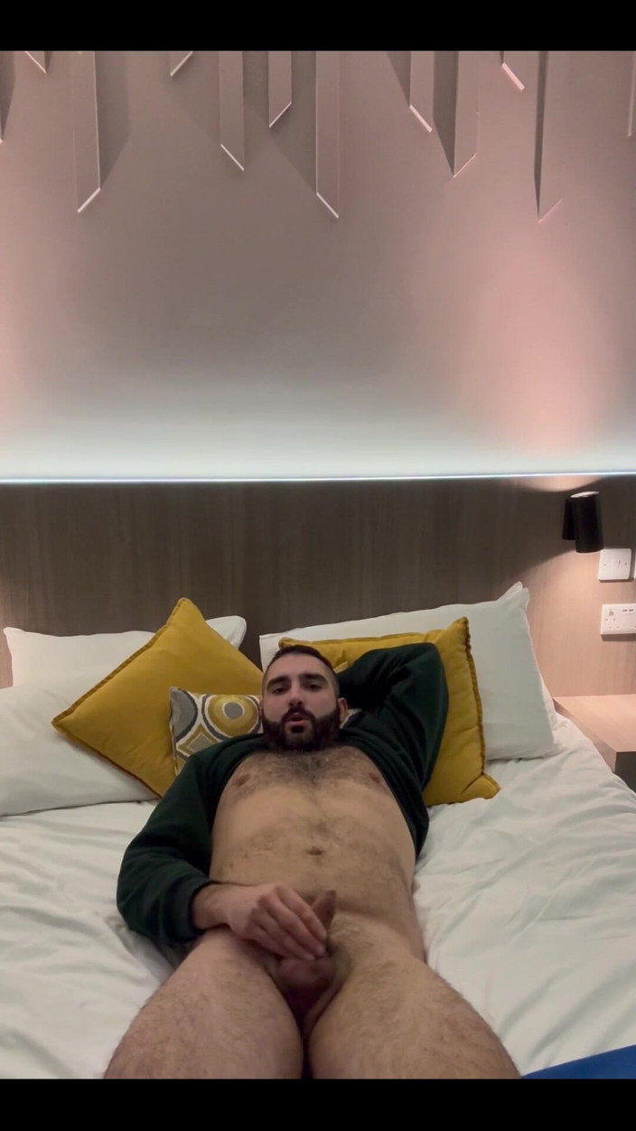 Growing teddy: Massagem na barriga e brincando com meu pau