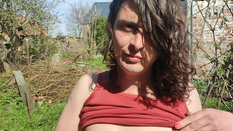 Sara B: Škádlení venku