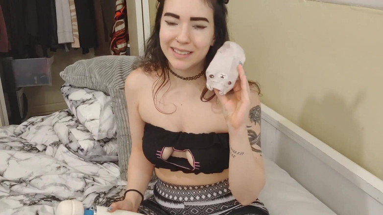 lilredvelvettt: Как я использую мой Hitachi на моей голой киске