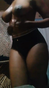 Dildoqueen Masturbating