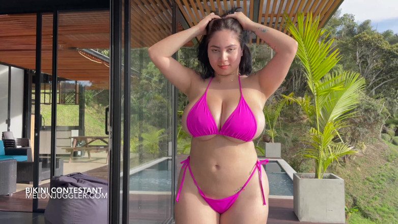Busty BBW Latinas: Amaretto и Kim Velez сосут большие сиськи лесбиянок в бикини