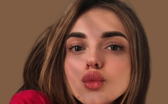 theBLADD: Seductora chica cachonda se masturba tierno coño hasta el orgasmo...