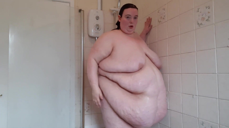 SSBBWLadyBrads: SSBBW gioca con la pancia in bagno e gioca in...