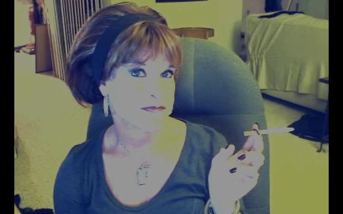Femme Cheri: Eine ciggie rauchen!