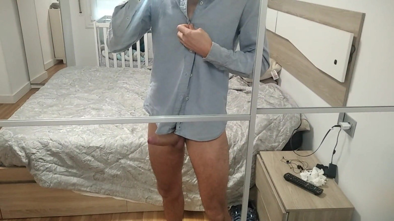 Elvissc: 거대한 자지를 입은 셔츠를 입은 잘생긴 소년 좋은 몸은 신음하는 동안 커밍할 때까지 자위해