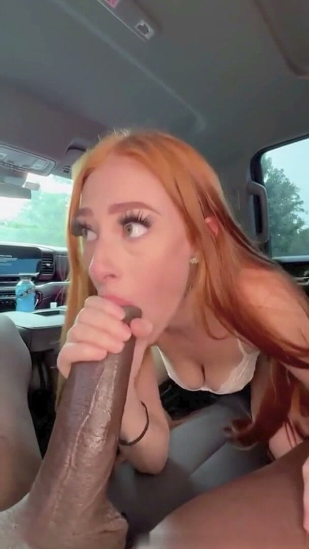 Black Monstercock Force: Ginger, Baddie, 18 ans, prend une monstrueuse sur la banquette arrière