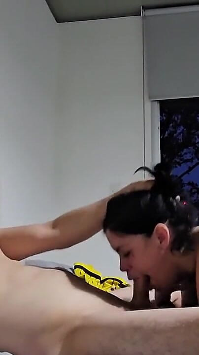Hot Latina TV: Ön Ödemeli Bana Prezervatifsiz Becerilerinizi Öğretiyor