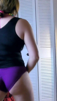 ダーティトーキング 豊満なMILFディープスロート