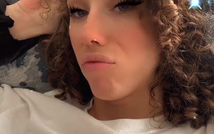 Tia Tizzianni Productions: Pouty Girl