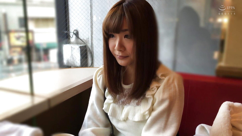 MBM3988: M434g07 si gadis cantik 20 tahun dengan wajah yang sedikit waspada