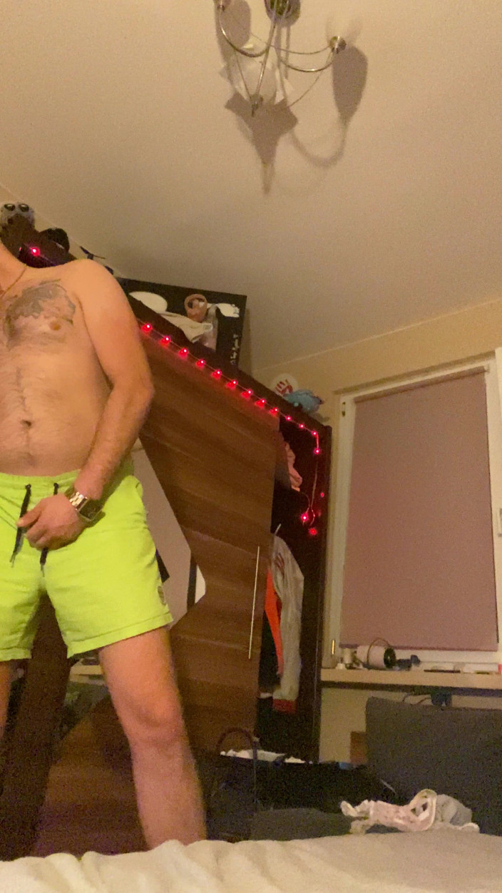 Elegancko: Polish Hot Man Is in His Room Solo Cock Play