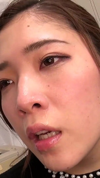 Hidung mungil Saya Minami langsung menjelajahi baunya dari lidah mashiro dalam permainan lesbian ini