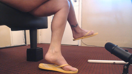 Abby Anna: Gul flip flops ASMR