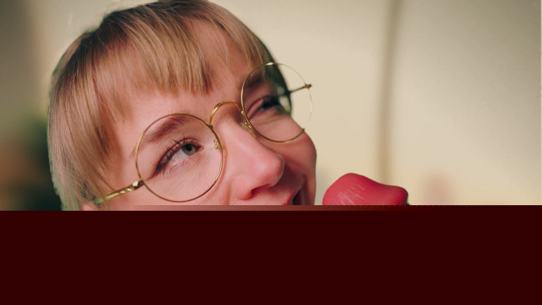 Jolie Lyon: Soy una zorra de oficina como castigo de padrastro