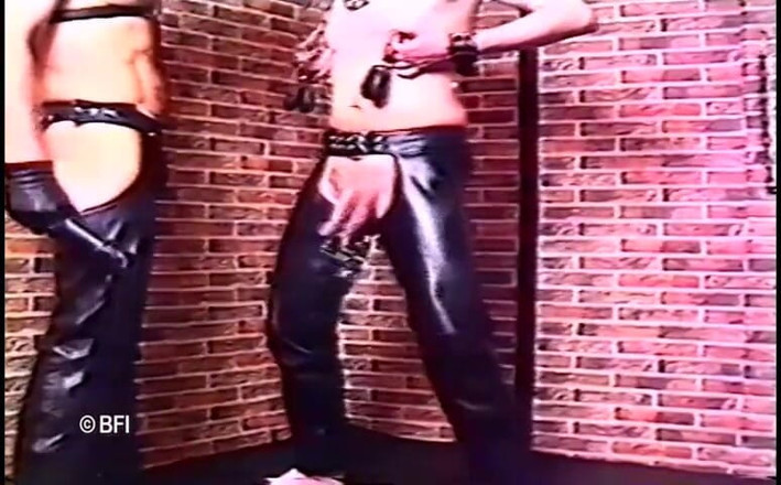 Bad Boys bedroom stories: piercing chlapci 02