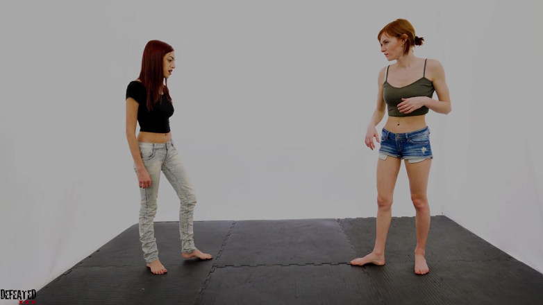 Defeated Sex Fight: Meryl vs Valerie - due ragazze magre che combattono aggressiva