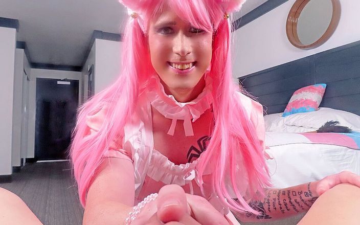 Pure TS and Becoming Femme: Er macht das süßeste Sissy-zimmermädchen