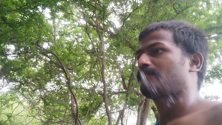 KUMBHA MANOJ KUMAR: Indische Xhard - alleen in het bos leven en harde oefeningen...