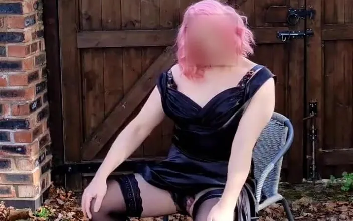Nottstvslut: Hot Tranny in Black Satin