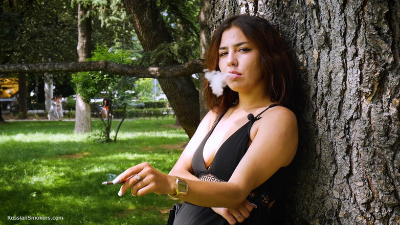 Russian Smokers: Good Smoker Elmira Is Chain Smoking