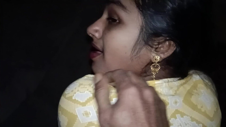 AmpleOunce283: Sexy bhabhi estaba solo en casa, fui y le follé...