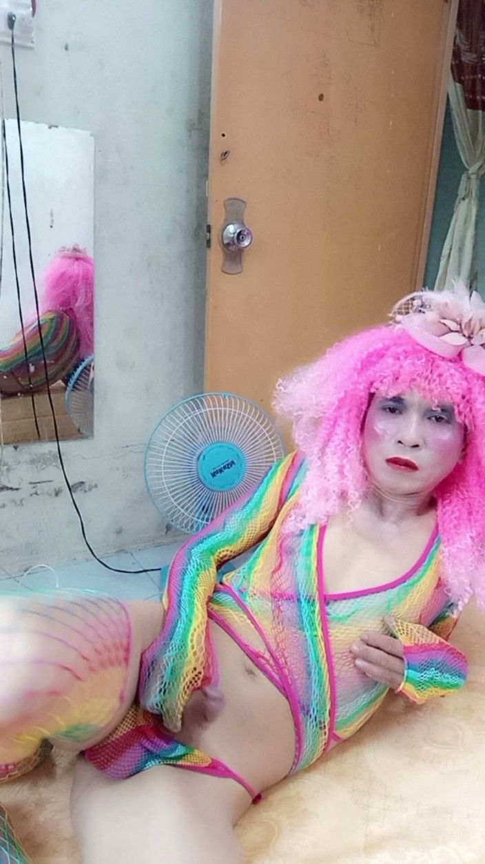 nguyen dang thien tri: Transseksüel Le seksi kıyafetler giyiyor ve bardaklarca seks yapıyor