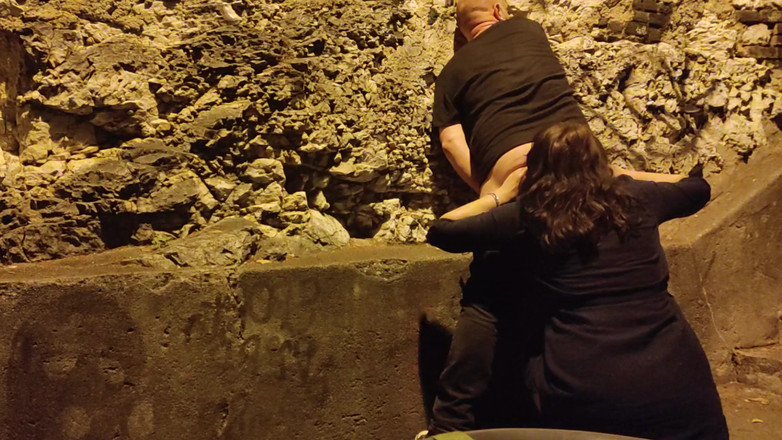 Toilet Mommy: 남자의 엉덩이를 맛보는 핫한 소녀