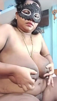 Dicke möpse, indische bhabi-milchshow