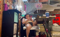 Watching Porn Trying to Hurry and Cum Before My Husband Gets Outta the Shower