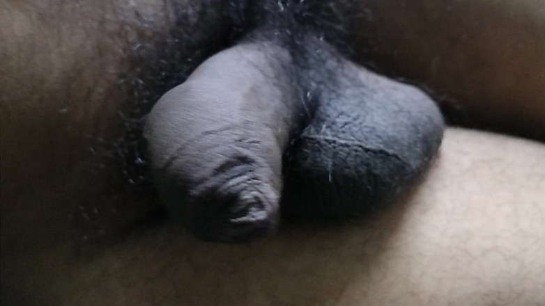 Sexy_PK_BOttom: Bugün çok fazla boşalmadan sonra üçüncü kez mastürbasyon yapıyor