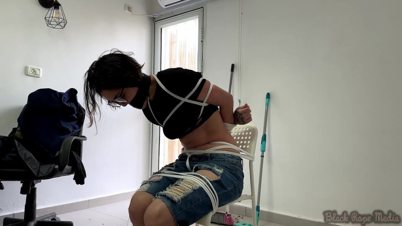 Miriam Slave: Legături multiple pentru Miriam