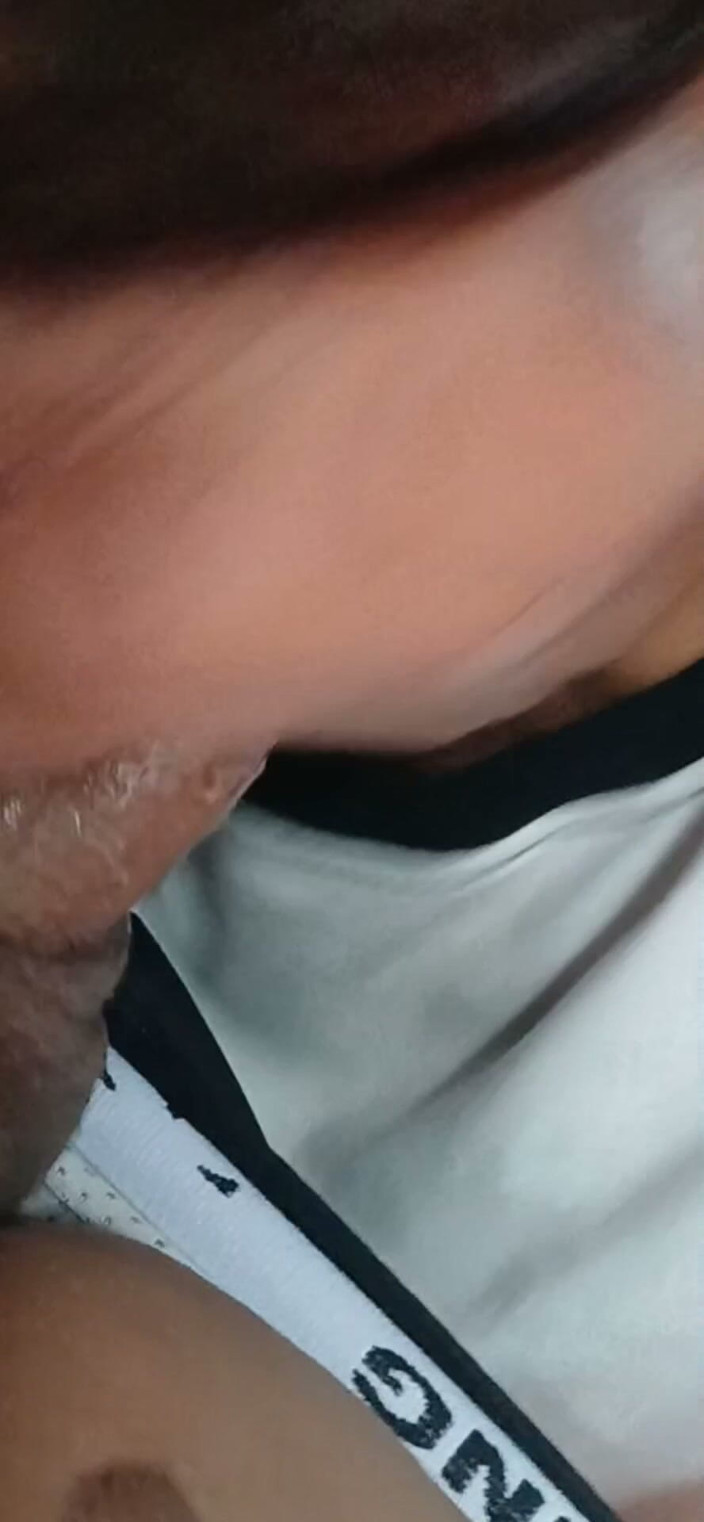 eldlie: Freundin auf den knien blowjob