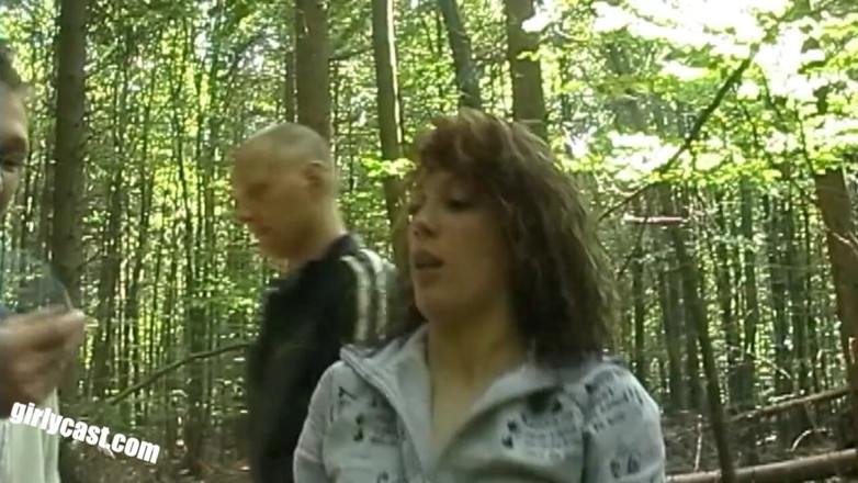 Girlycast: Grappig viertal in het bos met Diana
