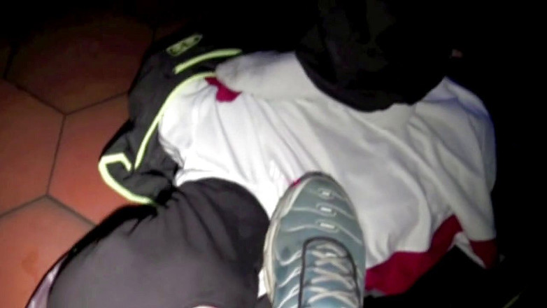 Sneaker gay: Sự thống trị cực kỳ tôn sùng da và giày...