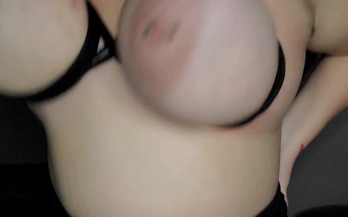 Missi Rae: 내 거대한 젖탱이를 묶어