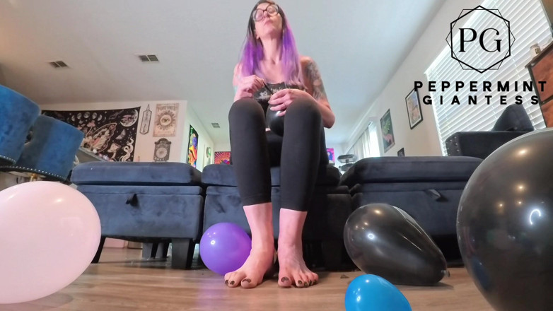 Peppermint Giantess: Người khổng lồ thổi bay toàn bộ một chiếc túi...